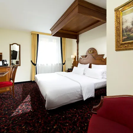King'S Hotel First-3